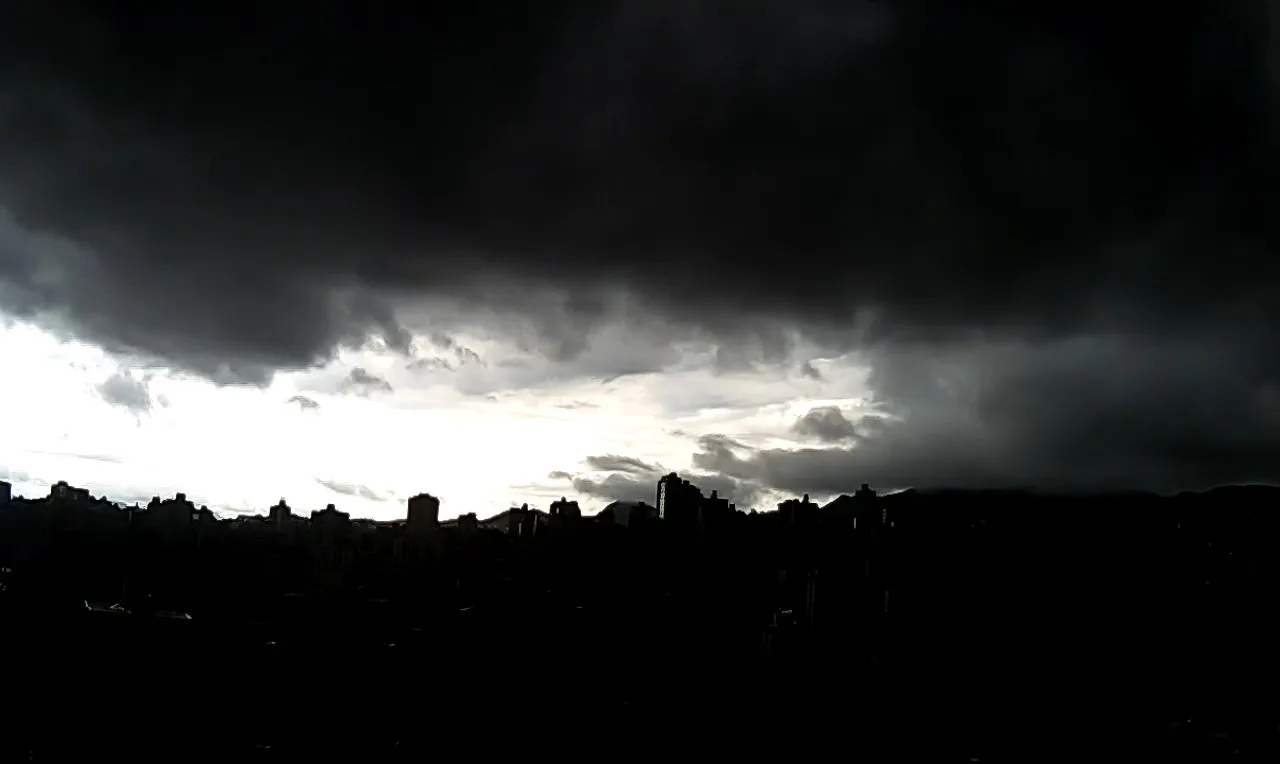 a imagem mostra o avan&ccedil;o de chuva intensa em Belo Horizonte